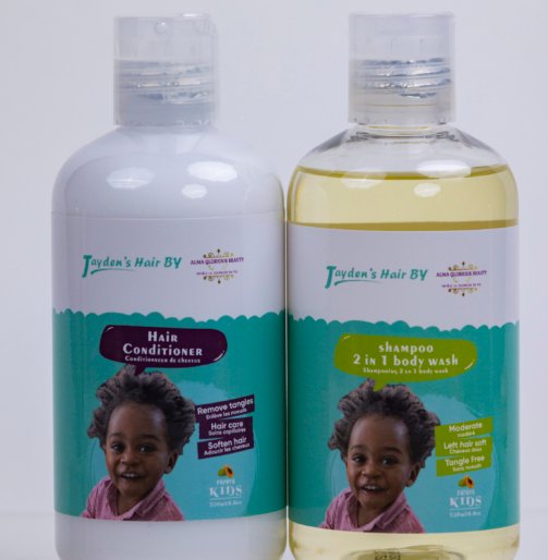 Découvrez le Shampoing et Nettoyant pour le Corps 2-en-1 Jayden's Hair, une solution douce et efficace pour les cheveux et la peau délicats de votre enfant. Formulé sans parabène, sans phénoxyéthanol et sans colorant, il est enrichi en ingrédients naturels tels que la protéine d'amande douce, l'extrait de fleur de souci et la camomille, offrant un nettoyage en douceur tout en préservant l'équilibre hydrique naturel de la peau.